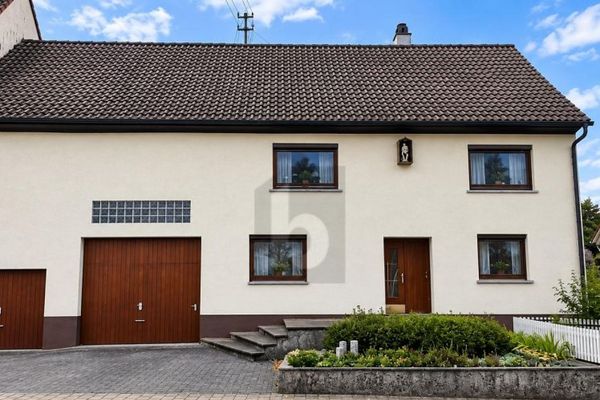 SEHR GEPFLEGTES BAUERNHAUS MIT AUSBAUPOTENZIAL