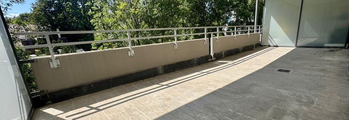 Südbalkon zum ruhigen Innenhof