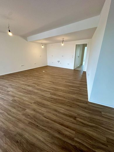 Großzügige 4,5-Zimmer-Wohnung mit ca. 135 m², Balkon, 2 Bädern, Aufzug und Garage in Düsseldorf-Bilk – Wohnzimmer/Küche