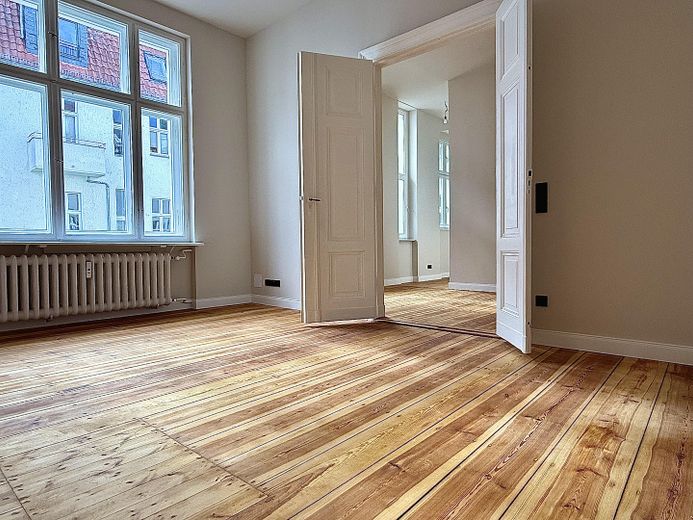 Toplocatie Wilmersdorf: Hoogwaardig gerenoveerde 2-kamerwoning – Foto 3