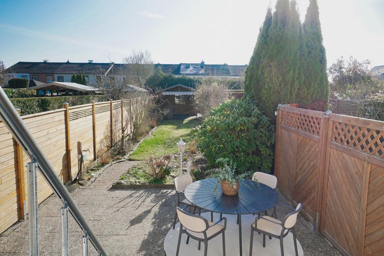 Provisionsfrei & bezugsfertig: Energieklasse B, Wärmepumpe, PV, Garten & Garage – Blick in den Garten