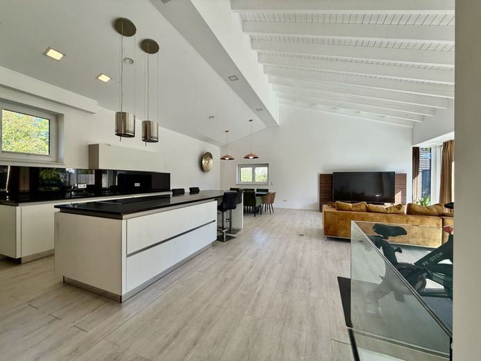 Architekten-Einfamilienhaus der Extraklasse - Wohnen auf gehobenem Niveau – Wohn-/Ess-/Kochbereich