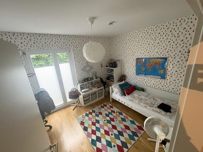 Exklusive 4-Zimmer-Gartenwohnung mit ca. 290 m² Garten und Hausgefühl am Riedberg – Kinderzimmer