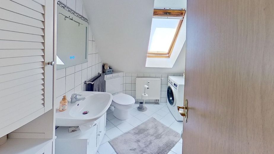 Helle, gemütliche 3-Raum-Wohnung sucht neue Mieter – Badezimmer