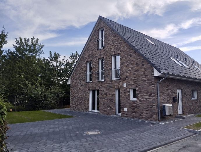 Moderna casa bifamiliare con 5 locali, finiture di pregio e giardino a Bönningstedt – Foto 14