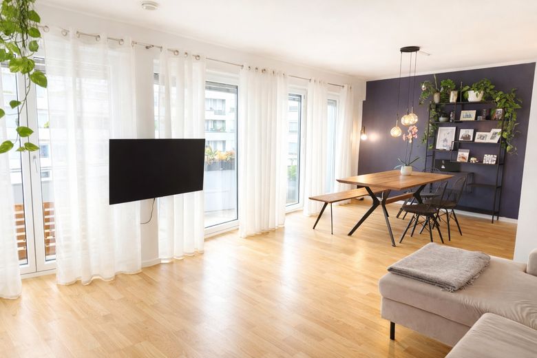 Amueblado: moderno apartamento de 4 habitaciones en los Welfenhöfen (limitado a dos años) – Wohn- Essbereich_titel