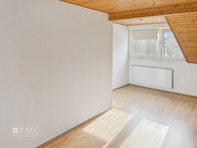 Wohn- und Geschäftshaus mit interessanter Gewerbefläche – Schlafzimmer DG