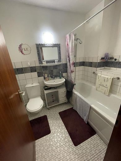 Vermietete 2-Zimmer-Wohnung mit Balkon und Fernblick – attraktive Kapitalanlage in Delmenhorst – Badezimmer 51 m² Wohnung