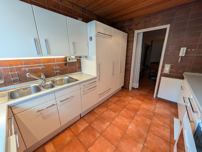 Bungalow de arquitecto con piscina cubierta en Limburgerhof – Küche