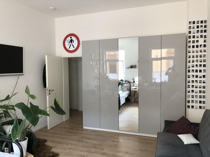 Helle 3-Zi-Wohnung mit EBK in zentraler Lage – Zimmer