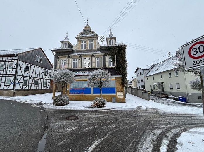 Großes Teilrenoviertes Haus mit vielen Möglichkeiten – Haus vorderansicht