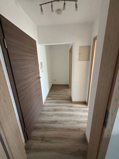 Light-filled and newly renovated 1.5-room apartment with terrace and fitted kitchen - No. 12 – Flur