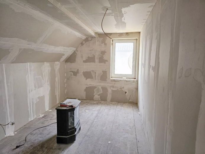 Teilsaniertes gemütliches Einfamilienhaus in Handwerkerhände abzugebe – Bild 4