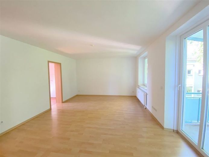 Gemütliche 2-Raum-Wohnung mit Balkon & Tageslichtbad in ruhiger Lage – Foto 1