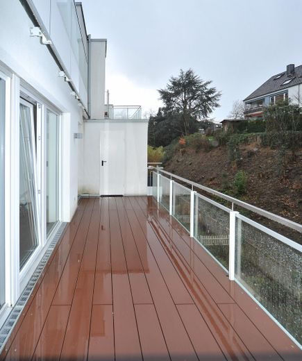 Exklusive 4-Zimmer +Energie Wohnung mit Fußbodenheiz/-kühlung und sehr geringen Energiekosten – Abstellraum Gartenbalkon