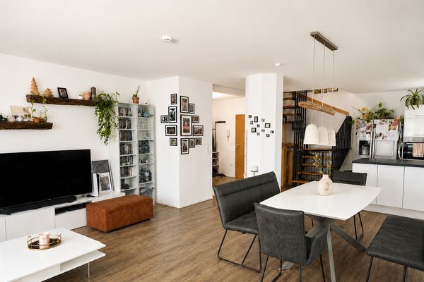 145 m² de sensation de maison sur deux niveaux - 3 chambres, 2 salles de bains et 2 places de parking en sous-sol