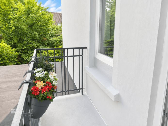 Wie ein Neubau, nur mit Seele-vollständig sanierte 4-Zimmer Wohnung – Balkon zum verweilen!