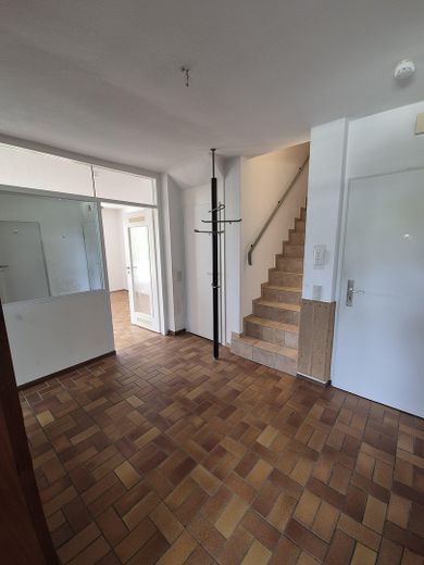 Sonnige Maisonettewohnung – Flur von der Küche aus
