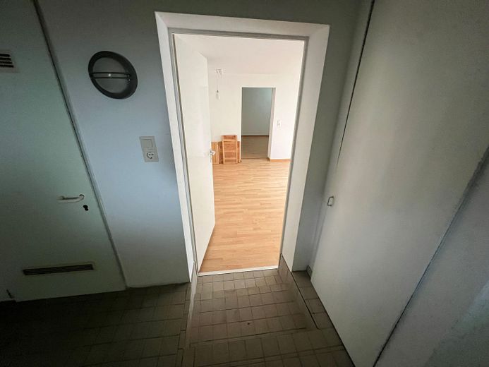 PROVISIONSFREI: Charmantes EFH in zentraler, ruhiger Anliegerstraße – Blick ins Wohnzimmer