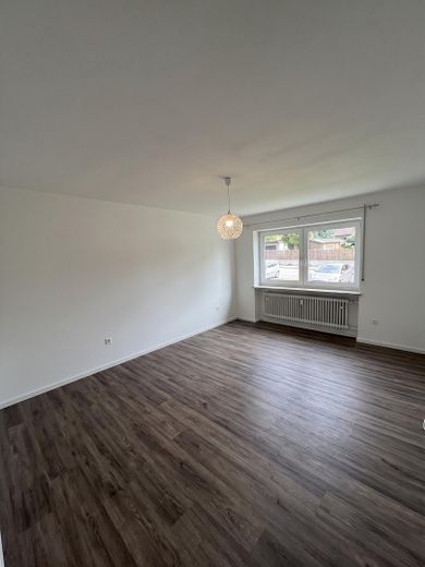 Fully renovated 3-room apartment with kitchen and sunny balcony – Photo 3