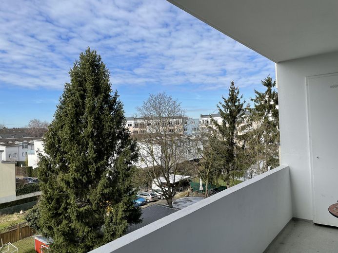 Klimatisierte und Vollständig renovierte Wohnung mit 3 Zimmern, Balkon und Einbauküche in Düsseldorf – Foto 22
