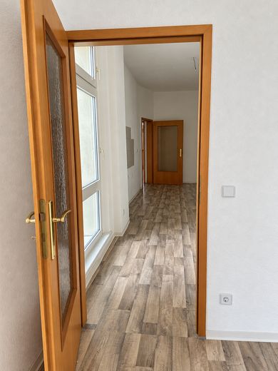 Helle 2-Zimmer-Wohnung mit separater Küche und Tageslichtbad – Wohnküche