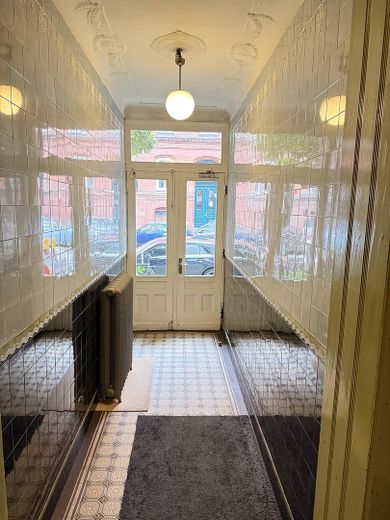 Möbliert & all inclusive: 4,5-Zimmer-Altbauwohnung Hamburg-Neustadt ab Nov '26 – Hausflur EG