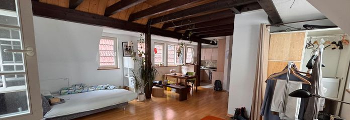 Appartamento mansardato nel pittoresco centro storico – Wohnzimmer-Küche
