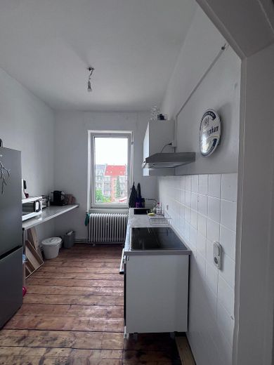 Gepflegter Altbau mit 5 Parteien, Dielen & 3 m Raumhöhe in Toplage mit Entwicklungspotential – 3. OG Küche