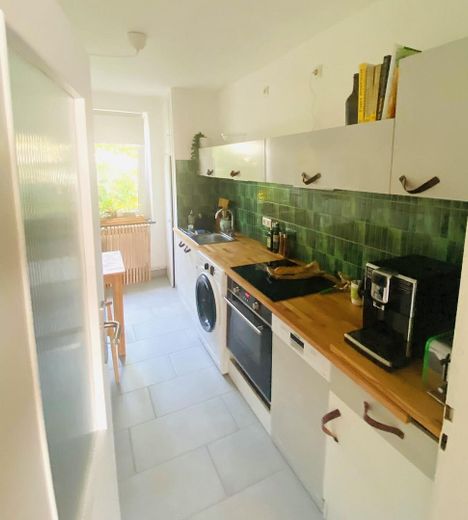 Agradable vivienda de 4 habitaciones con balcón en Hildesheim – Küche Richtung Garten