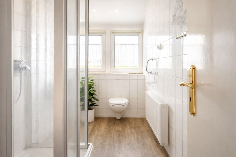 Helle 3-Zimmer Wohnung / 74 qm / 3 Zimmer / 680 € kalt – Badezimmer