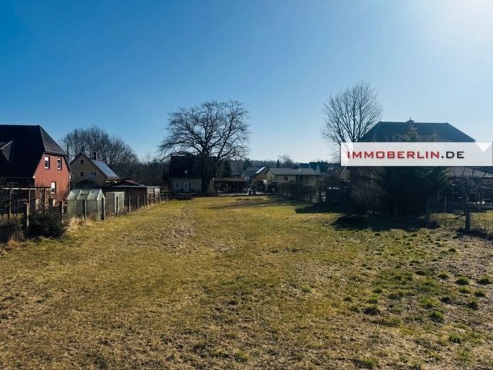 IMMOBERLIN.DE - Harika bir inşaat arsası, yalnızca sakinlere ait bir konumda & göle yakın – Fotoğraf 1