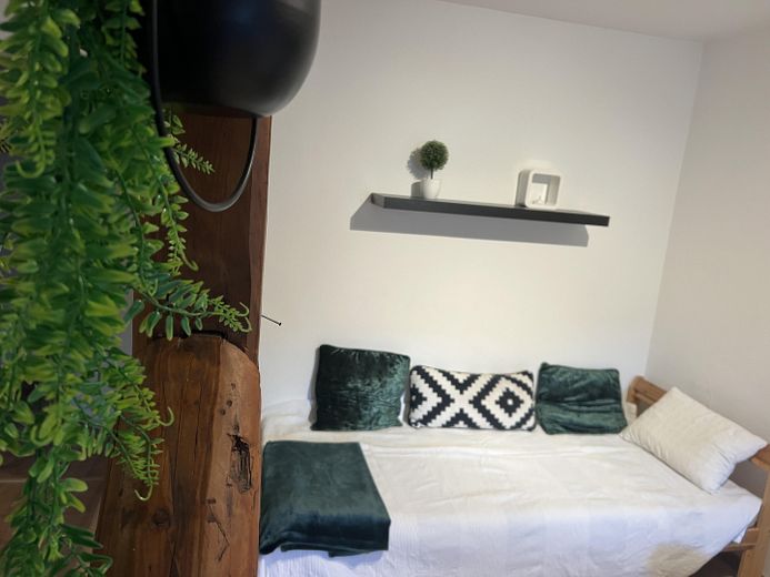 Studenten, Pendler aufgepasst! 2 Zi Möbliertes Apt. 60qm zu vermieten. – Einzelbett im 2.Raum