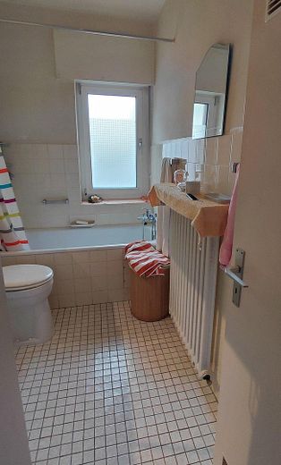 Geräumige 4 Zimmer in Köln Klettenberg – Bad 