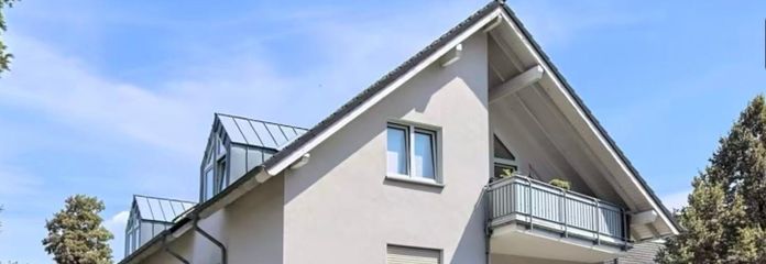 Freundliche 3-Zimmer-Dachgeschosswohnung mit Balkon und Stellplatz – Außenansicht 