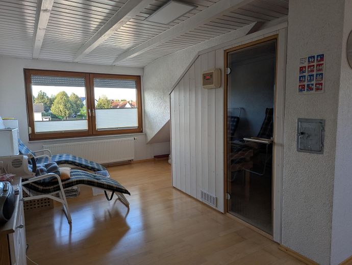 Wellnessbereich mit Sauna DG