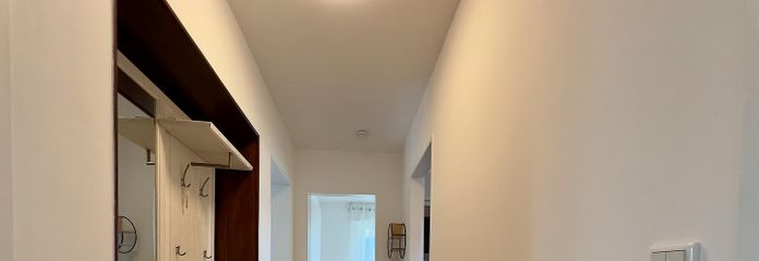Schöne 3-Zimmer-Wohnung im Herzen von Langenfeld – Flur mit Gaderobe