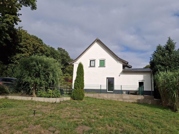 Einzelhaus in ruhiger Dorflage – Seitenansicht zum Garten