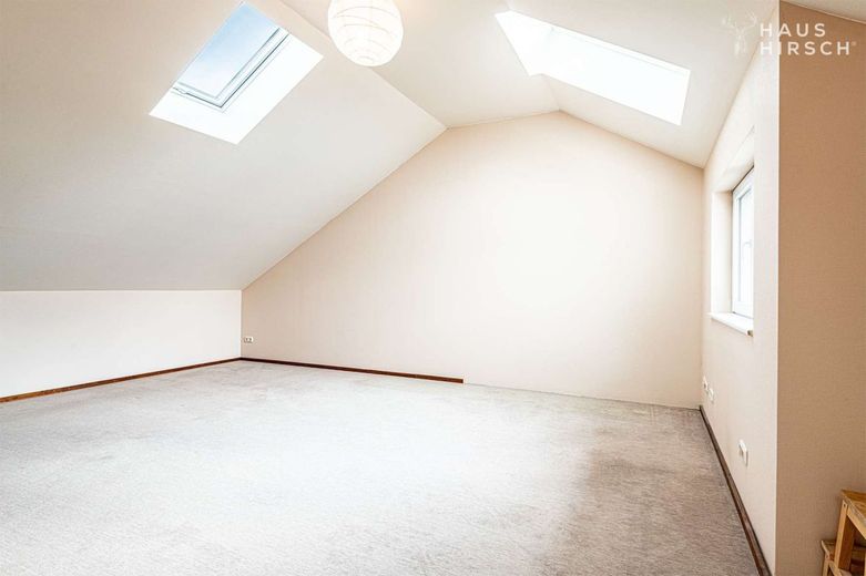 Großzügiges, energieeffizientes Architektenhaus in Am Hagen – Schlafzimmer 1 Blick 1