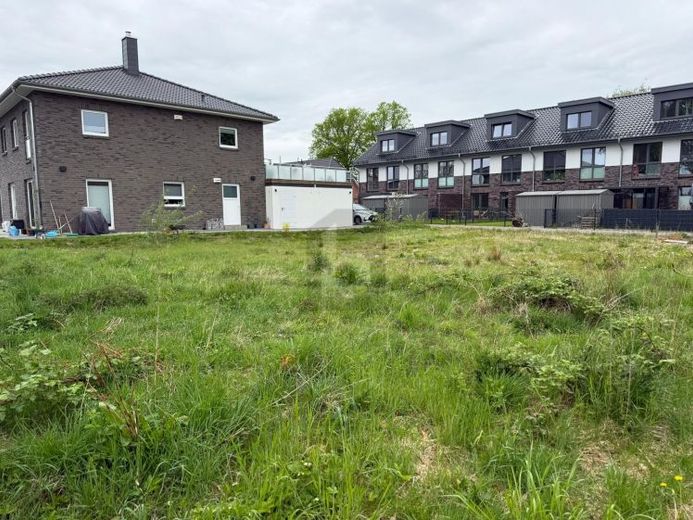 FAMILIENFREUNDLICHE UMGEBUNG MIT VIEL POTENZIAL – Foto 1