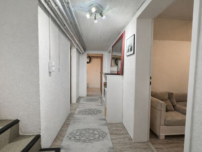Modernes Bungalow mit ca. 200 m² Wohn- und Nutzfläche, Vollkeller und großem Grundstück in Glinde – Keller Flur