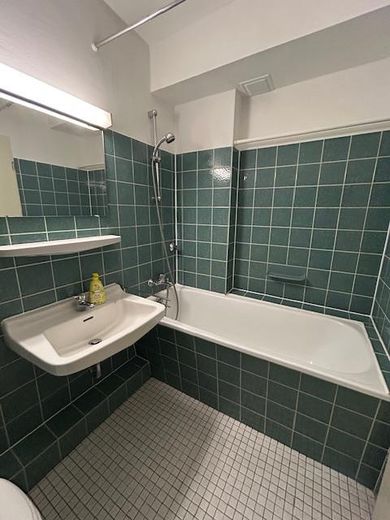 Kapitalanlage (3,76 % Rendite) - 1-Zimmer WHG mit Balkon in Bonn – Poppelsdorf – Badezimmer