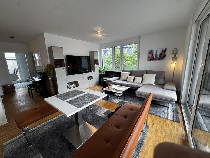Penthouse met 2 dakterrassen | Campbell, Heidelberg | Direct te betrekken | 2 parkeerplaatsen in de ondergrondse parkeergarage – Wohnzimmer