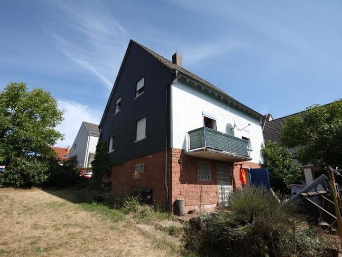 Freistehendes Einfamilienhaus mit Erweiterungspotential, großem Grundstück, in ruhiger Wohnlage. – Foto 1
