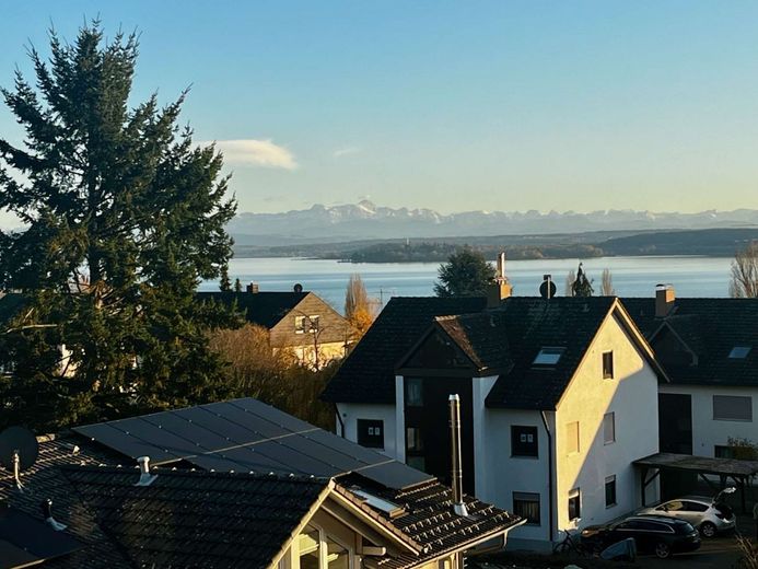 Traumsicht auf See und Alpenkette – Bild 3