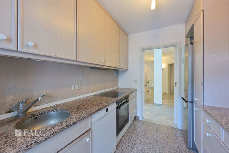 Gartenrefugium in Harlaching - Großzügige Maisonette-Wohnung mit drei Terrassen – Küche