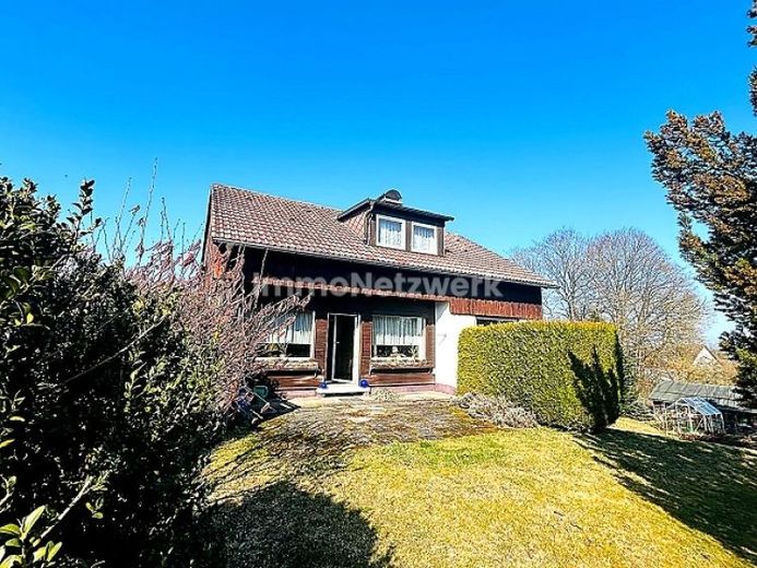 *Charmantes Familienhaus mit Potenzial – Balkon, Terrasse und Garten in ruhiger Lage* – Foto 1