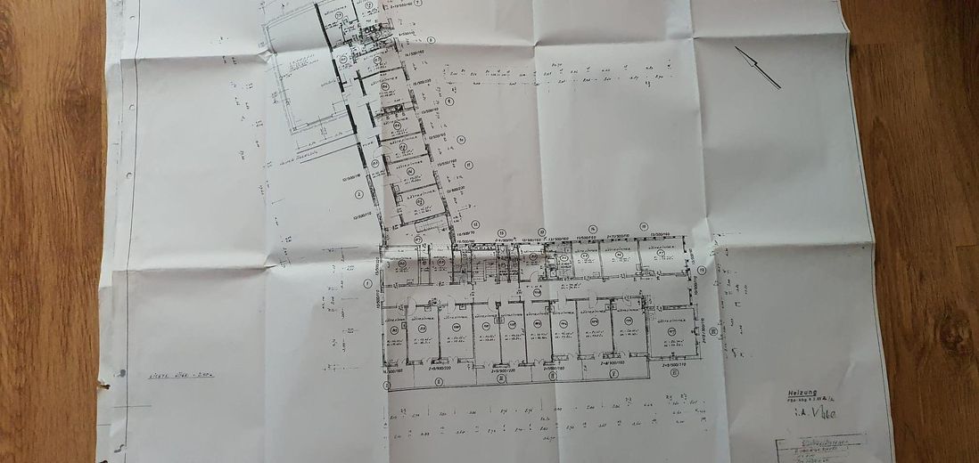 Grande proprietà con tre edifici in posizione privilegiata su un terreno boschivo di 33.600 m² – Foto 27