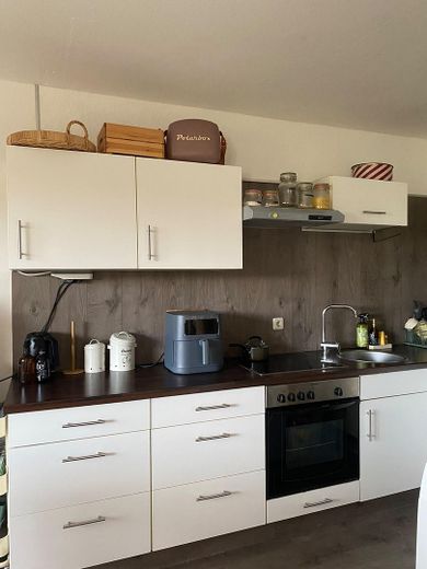 teilmöblierte 1 Zimmerwohnung mit Loggia und Einbauküche – Foto 8