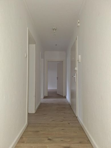 Modernisierte Wohnung mit 2,5 Zimmern, Balkon und Garten (Unterstr. 72) – Diele
